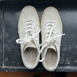 Rothy’s lace up sneaker. Size 9. Cream/white